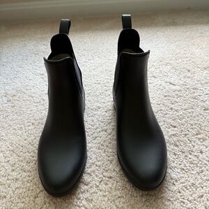 J. Crew Matte Chelsea rain boots in great condition